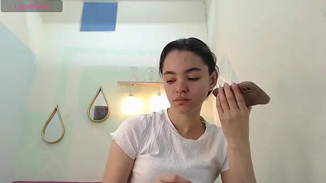 Mia-kalinfa online show from 10, 2, 2025