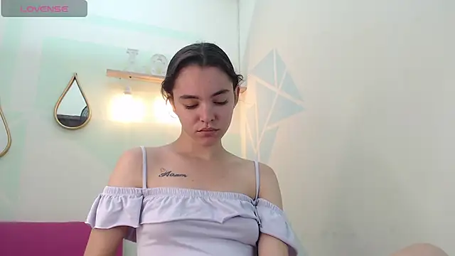 Mia-kalinfa online show from 28, 2, 2025