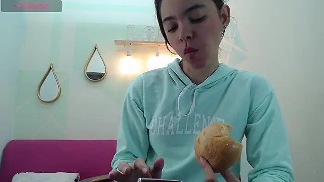 Mia-kalinfa online show from 8, 3, 2025