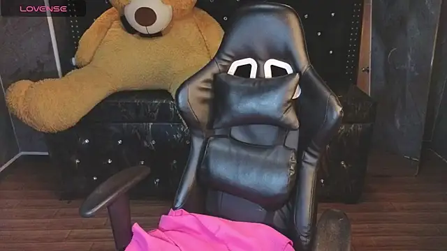 Kitty fox b online show from 29, 11, 2025