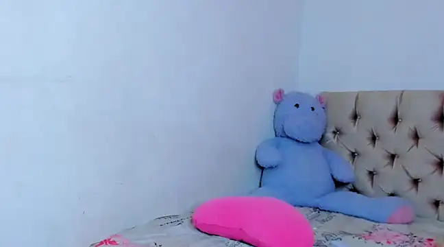 Snapshot of StassieBell chatting on 8, 1, 2025 StassieBell online show from 8, 1, 2025