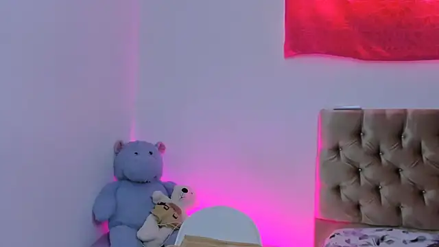 Snapshot of StassieBell chatting on 10, 3, 2025 StassieBell online show from 10, 3, 2025