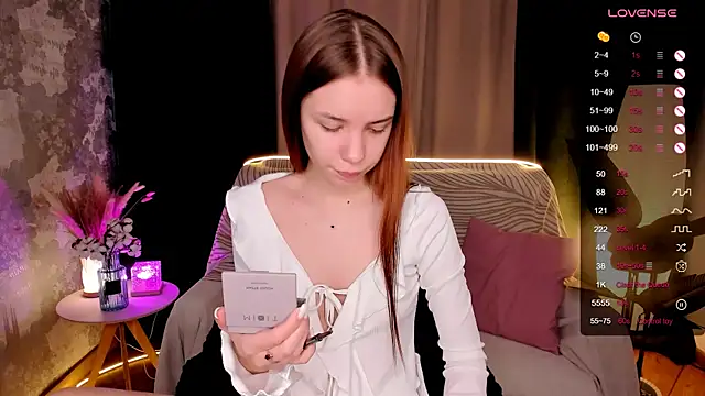 MilliBrown  online show from 13, 10, 2025