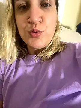 Snapshot of Bia_sexynovaes chatting on 28, 10, 2025 Bia sexynovaes online show from 28, 10, 2025