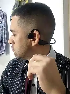 Snapshot of CRISTHIAN_GREY01 chatting on 24, 1, 2025 CRISTHIAN GREY01 online show from 24, 1, 2025