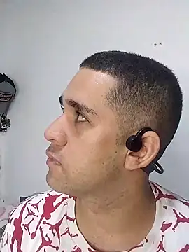 Snapshot of CRISTHIAN_GREY01 chatting on 18, 2, 2025 CRISTHIAN GREY01 online show from 18, 2, 2025