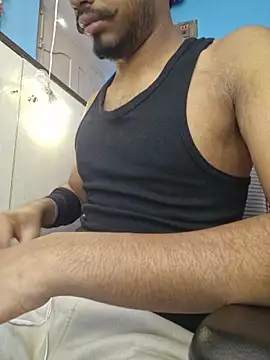 KissesBoyAD online show from 4, 3, 2026