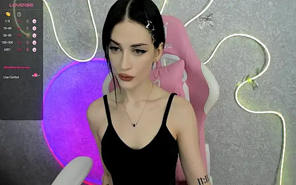 Molly Crystall online show from 30, 3, 2026