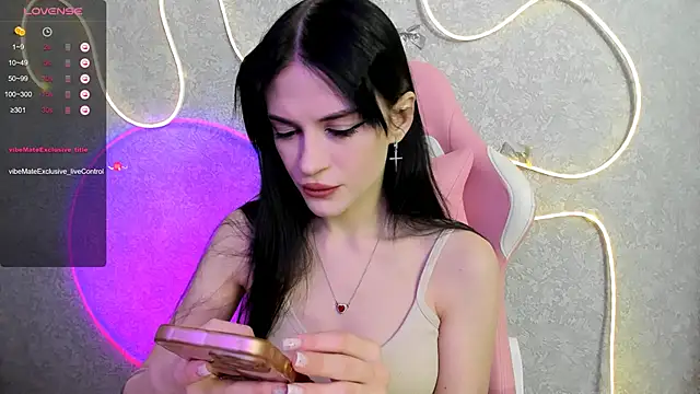 Snapshot of Molly_Crystall chatting on 11, 5, 2026 Molly Crystall online show from 11, 5, 2026