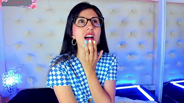  jade white  online show from 30, 1, 2025