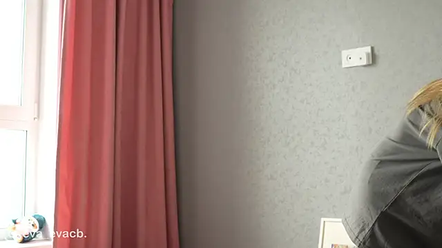 norakisses online show from 8, 3, 2025