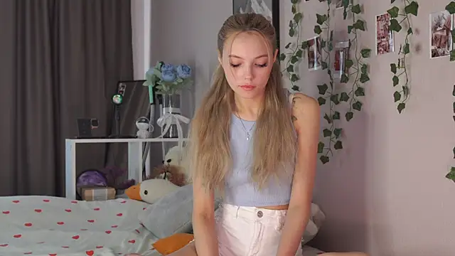 norakisses online show from 17, 4, 2026