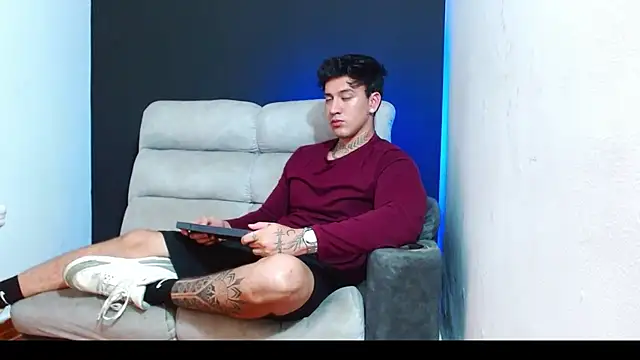 JUSTIN FULLER1 online show from 23, 6, 2026