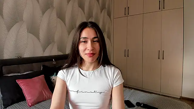 Snapshot of Bambiii_bby chatting on 21, 2, 2025 Bambiii bby online show from 21, 2, 2025