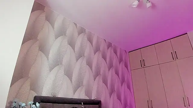 Snapshot of Bambiii_bby chatting on 8, 3, 2025 Bambiii bby online show from 8, 3, 2025