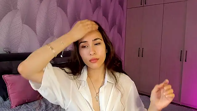 Snapshot of Bambiii_bby chatting on 2, 10, 2025 Bambiii bby online show from 2, 10, 2025