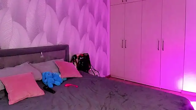 Snapshot of Bambiii_bby chatting on 21, 10, 2025 Bambiii bby online show from 21, 10, 2025