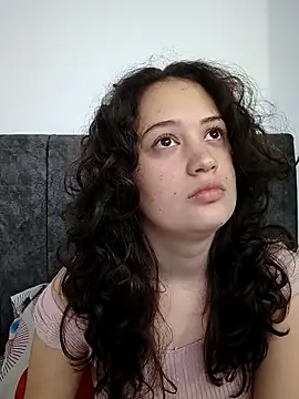 Snapshot of alana_2024 chatting on 18, 10, 2025 alana 2024 online show from 18, 10, 2025