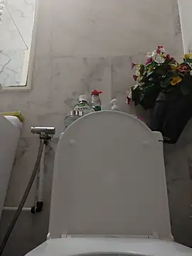 Snapshot of HungJonny99 chatting on 12, 10, 2025 HungJonny99 online show from 12, 10, 2025