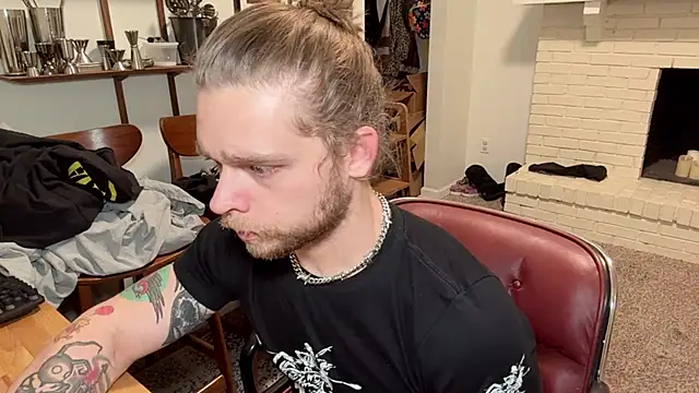 Snapshot of DaddydayDrinkzz chatting on 21, 1, 2025 DaddydayDrinkzz online show from 21, 1, 2025