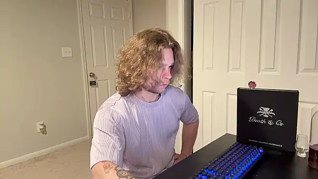 Snapshot of DaddydayDrinkzz chatting on 12, 3, 2025 DaddydayDrinkzz online show from 12, 3, 2025