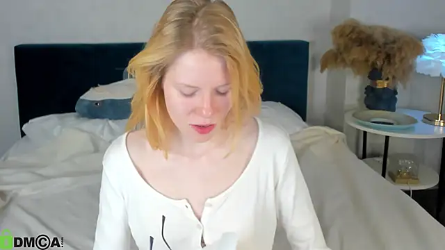 Snapshot of Esme_Runn chatting on 28, 4, 2026 Esme Runn online show from 28, 4, 2026