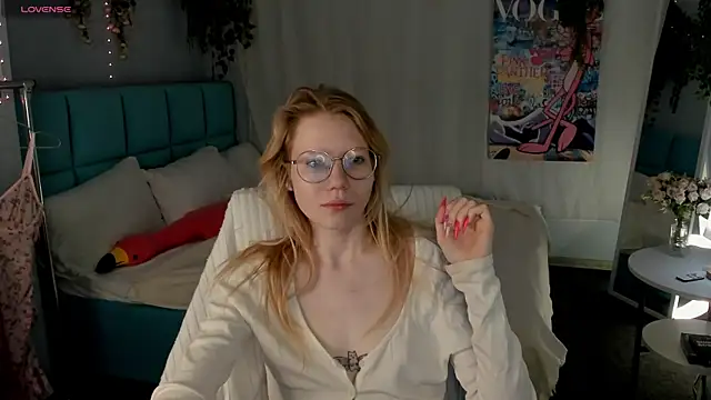 Snapshot of Esme_Runn chatting on 6, 7, 2026 Esme Runn online show from 6, 7, 2026