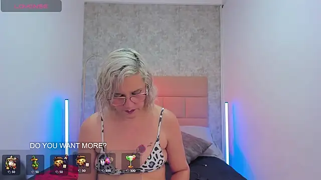 Snapshot of CarolinaGlamour chatting on 2, 5, 2026 CarolinaGlamour online show from 2, 5, 2026