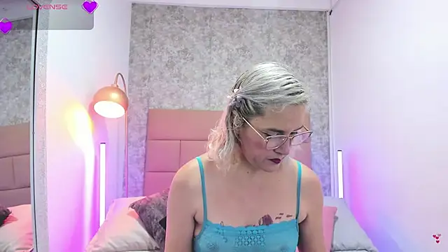 Snapshot of CarolinaGlamour chatting on 19, 5, 2026 CarolinaGlamour online show from 19, 5, 2026
