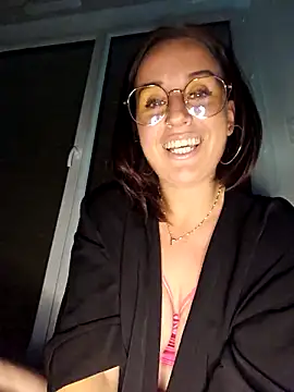 lindsay 33off online show from 22, 9, 2025