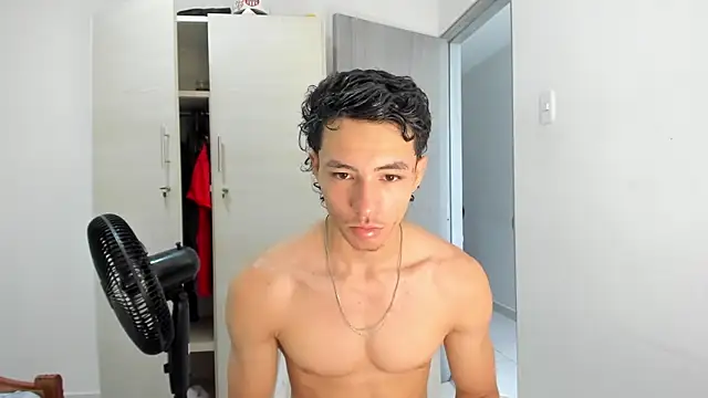 Snapshot of enzo_sloran chatting on 26, 5, 2026 enzo sloran online show from 26, 5, 2026