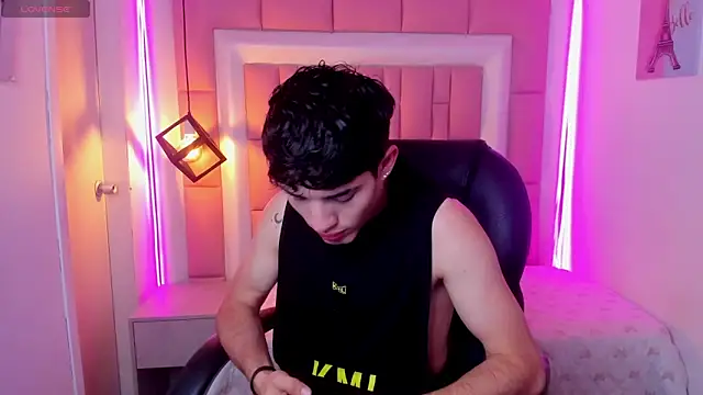 AlejooTwink online show from 4, 3, 2026