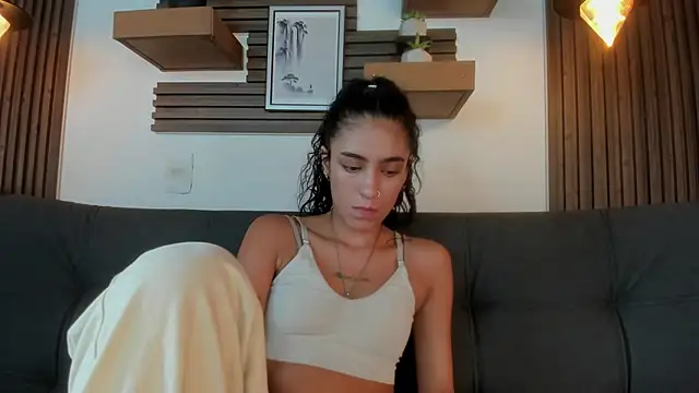 Layla 707 online show from 15, 9, 2025