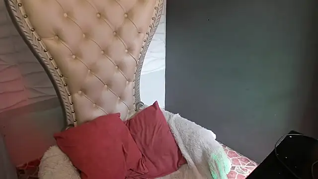 Layla 707 online show from 7, 3, 2026