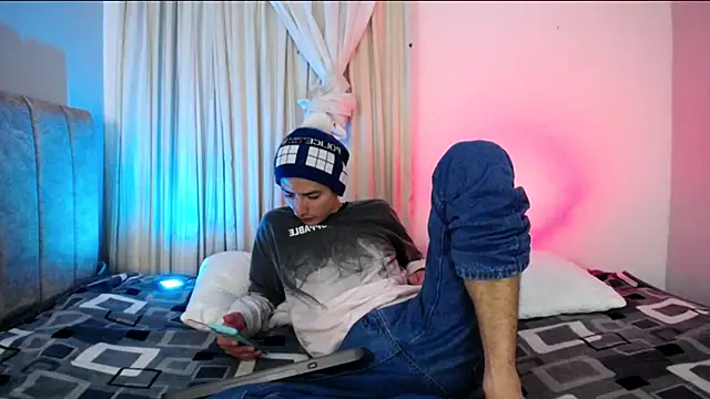 Yellowpokemon23 online show from 6, 4, 2026