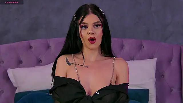 IvyRaven online show from 1, 2, 2025