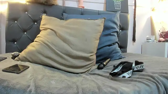 Snapshot of Slut_Milf_ chatting on 22, 2, 2025 Slut Milf  online show from 22, 2, 2025