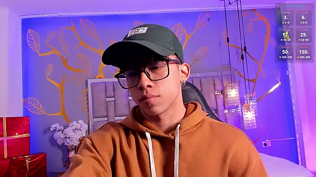 AkazaBoy  online show from 16, 12, 2025