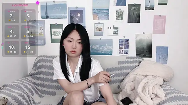 Snapshot of LiLiYbaby chatting on 4, 1, 2025 LiLiYbaby online show from 4, 1, 2025