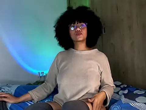 Snapshot of Ale_xandra chatting on 12, 5, 2026 Ale xandra online show from 12, 5, 2026