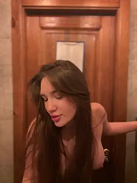 Holly Molii online show from 13, 12, 2024