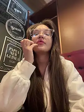 Holly Molii online show from 14, 12, 2024