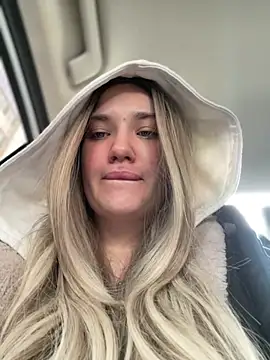 Holly Molii online show from 29, 12, 2024