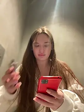 Holly Molii online show from 8, 1, 2025