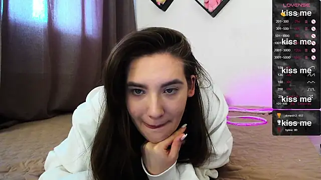 Holly Molii online show from 9, 2, 2025