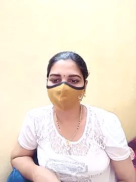 Snapshot of yourtamilcouple chatting on 5, 3, 2025 yourtamilcouple online show from 5, 3, 2025