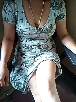 Snapshot of yourtamilcouple chatting on 19, 11, 2025 yourtamilcouple online show from 19, 11, 2025