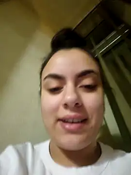 Snapshot of ElyzaIbarra chatting on 8, 2, 2025 ElyzaIbarra online show from 8, 2, 2025