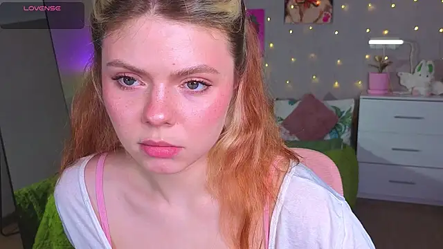 Snapshot of Red__Candy chatting on 15, 5, 2026 Red Candy online show from 15, 5, 2026
