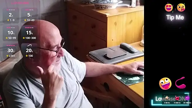 Adamdaddybear online show from 10, 9, 2025